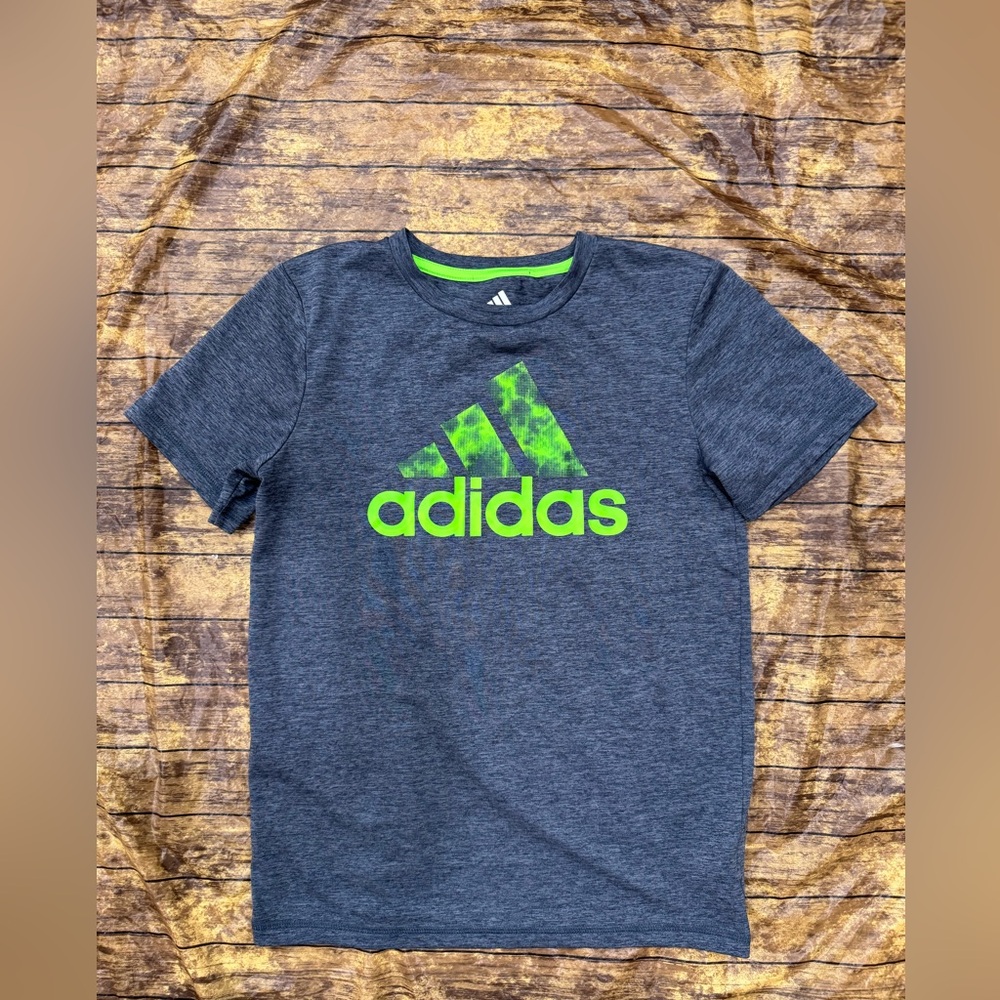 Boy’s Adidas Shirt Size Medium (10/12)
